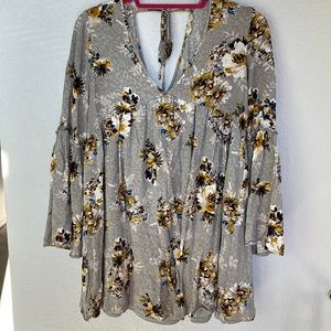 Altar'd State Gray Cream Tunic with Tie Front and 3/4 Sleeves